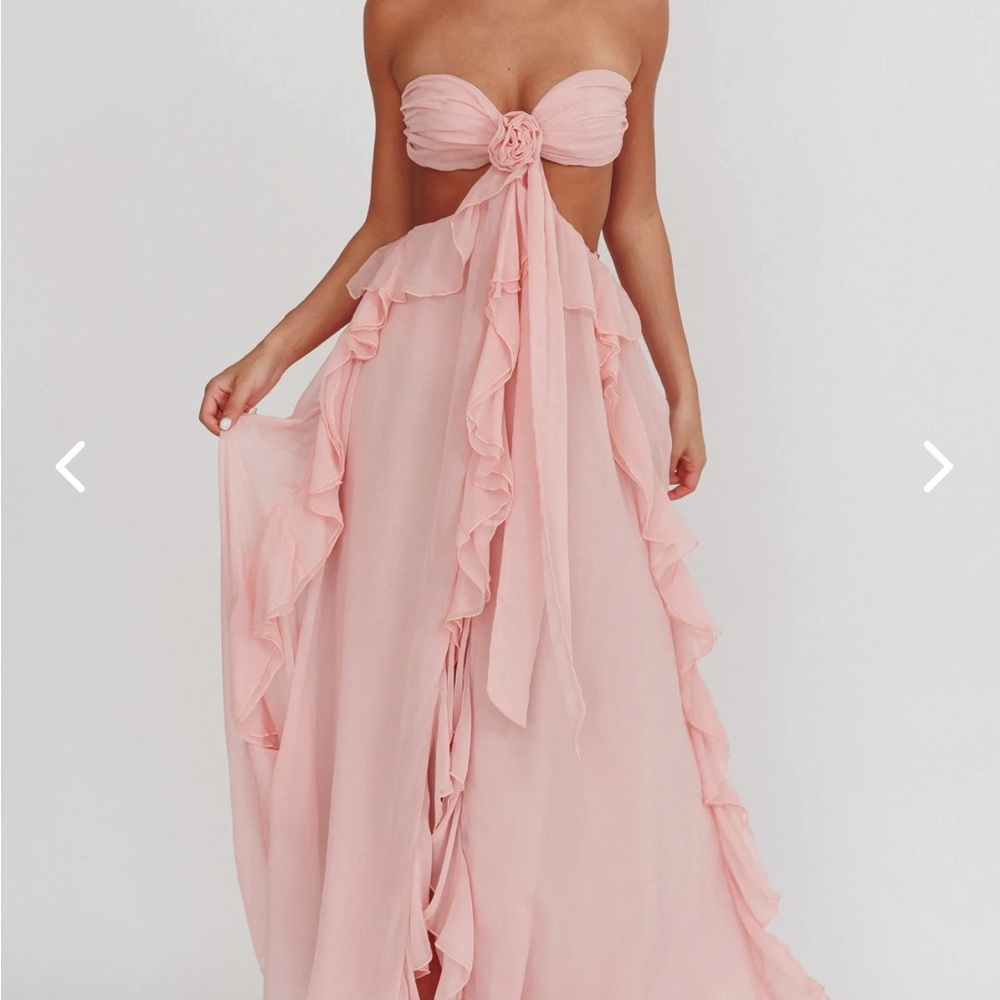ISO Selfie Leslie Santiago Ruffle Maxi